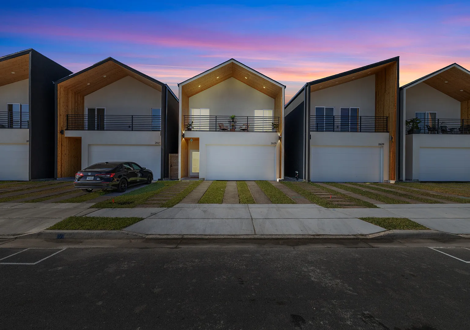 3BD/2.5Baths lovely Townhouse in Mcallen — Photo 1