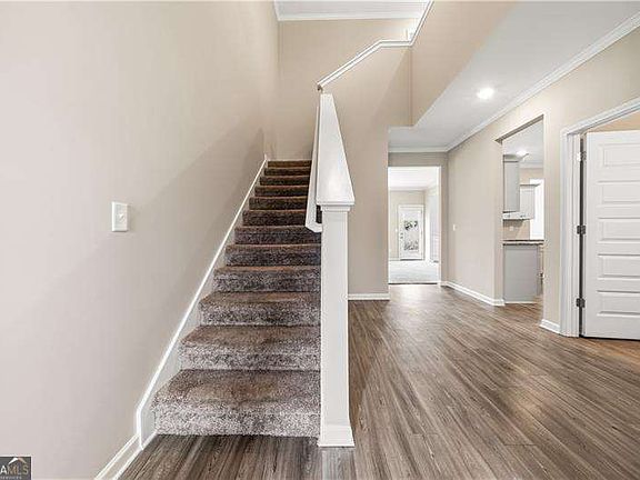 5th image of 321 Melody Ln NE