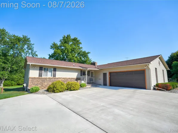 13097 Country Club Dr, Clio, MI 48420