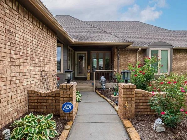2705 N Winstead Cir, Wichita, KS 67226