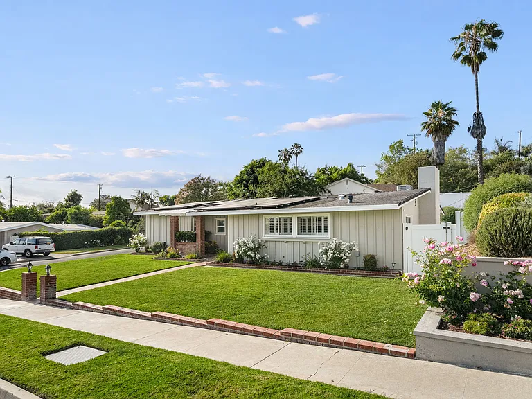 16229 Janine Dr — Photo 2