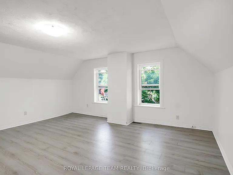 4 Eccles St #5 — Photo 9