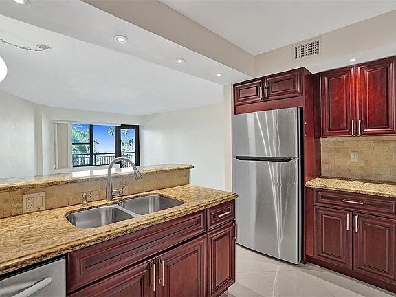 3rd image of 3800 Galt Ocean Dr #31