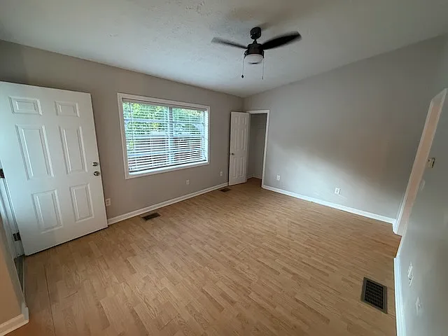 688 Inglewood Dr SE — Photo 11