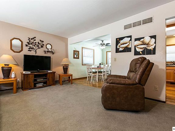 4th image of 2930 Wildwood Dr