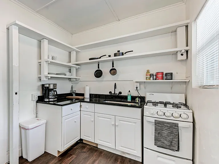 915 W 21st St #2 — Photo 2