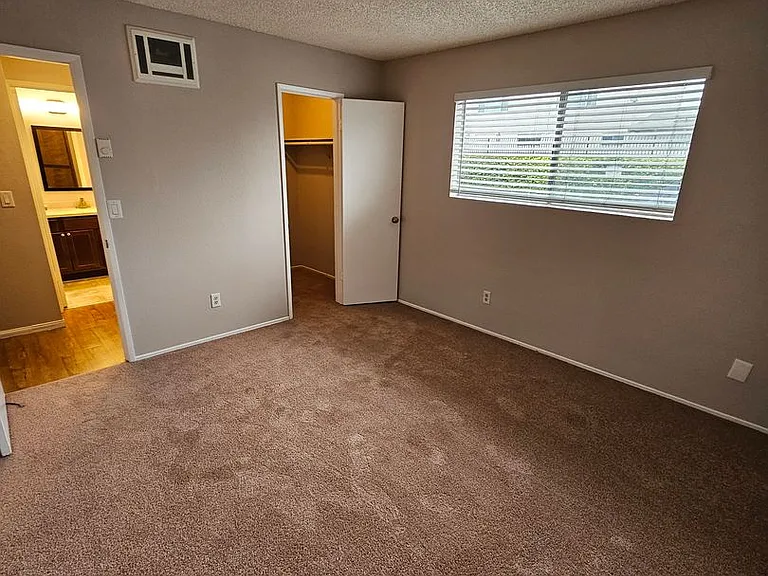 Del Mar Apartment Homes — Photo 29