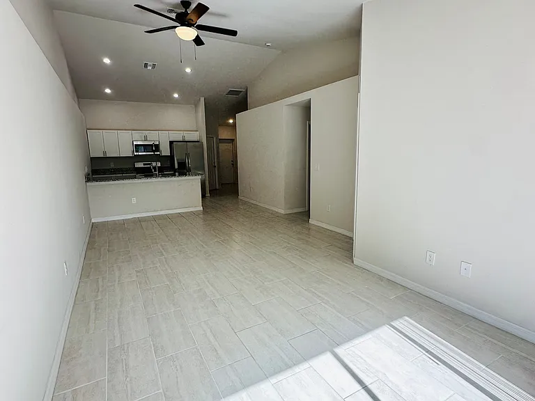 3310 SW 17th Pl #3310 — Photo 8