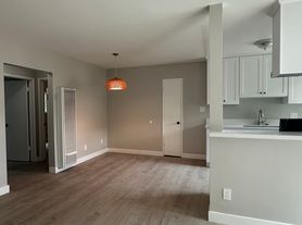 632 Tularosa Dr, Los Angeles, CA