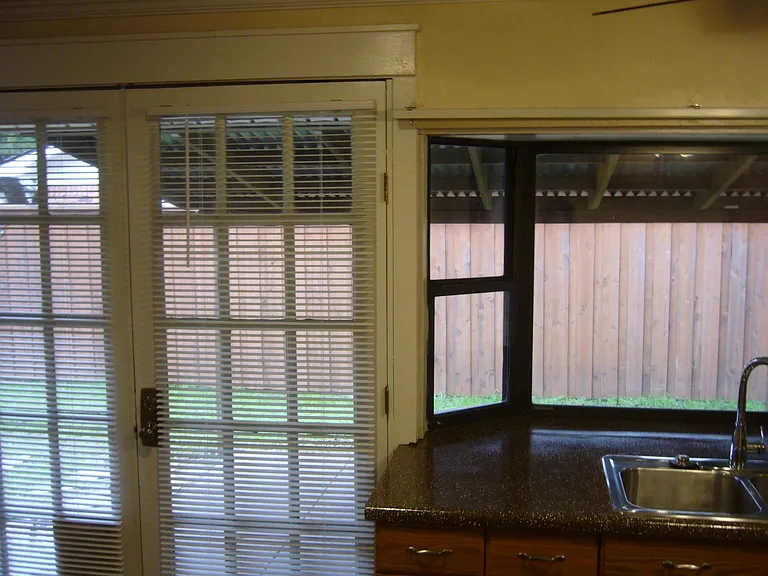 1109 Villa Downs Dr — Photo 3