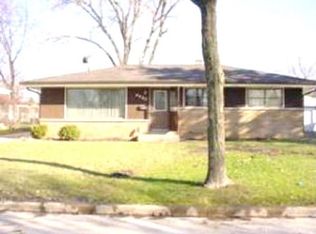 8237 W Daphne St, Milwaukee, WI 53223