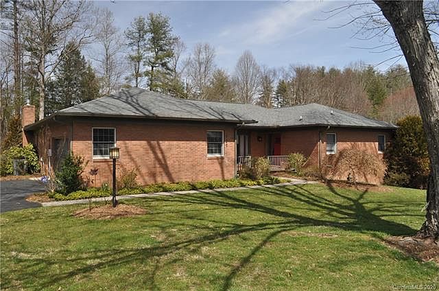 1st image of 120 Larchmont Dr