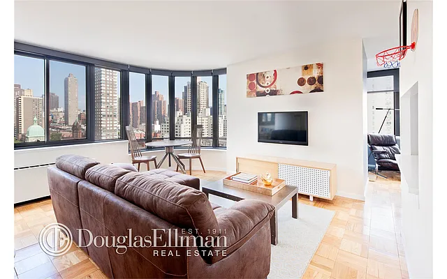 Rented by Douglas Elliman | media 16