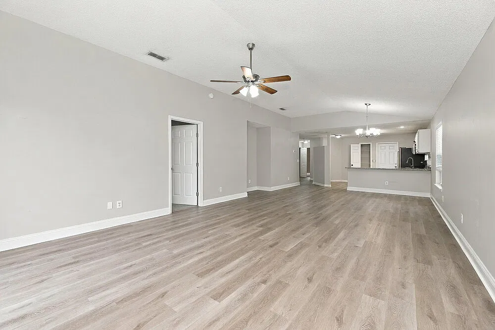 3 bed, 2.0 bath, 1630 sqft, $2,220 — Photo 4