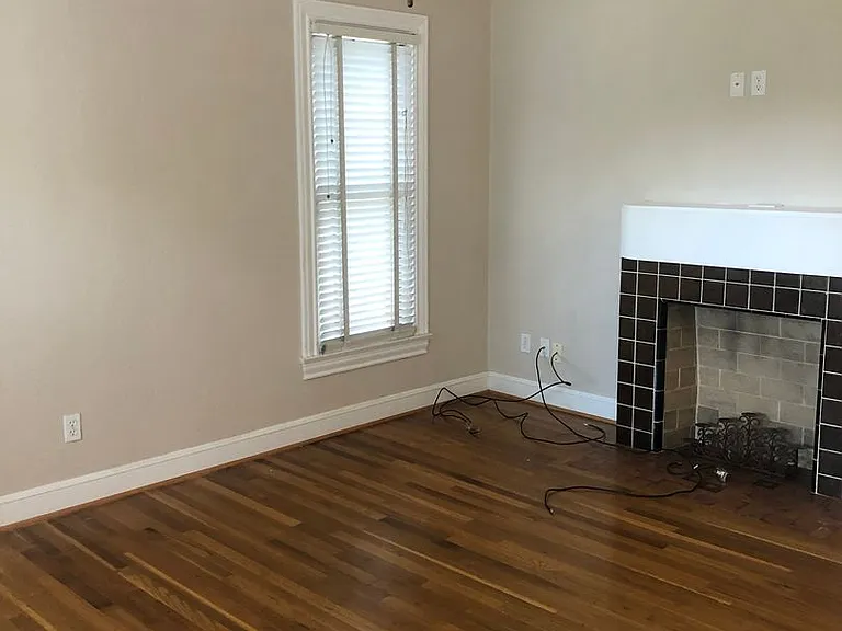 918 Bowie St — Photo 3