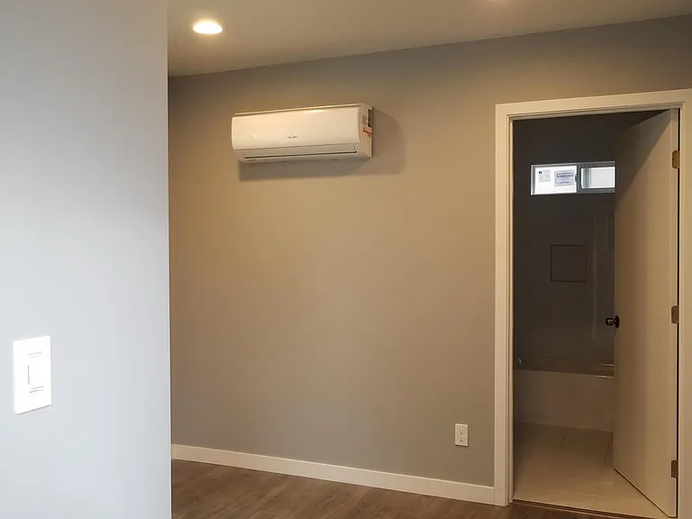 11129 Archwood St — Photo 3