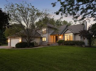 9450 Arnold Ave, Inver Grove Heights, MN 55077