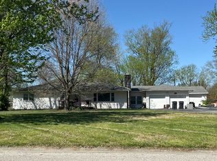 25 Countryside Ln, Fairview Heights, IL