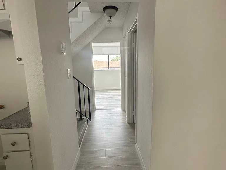 10135 Hillhaven Ave — Photo 8