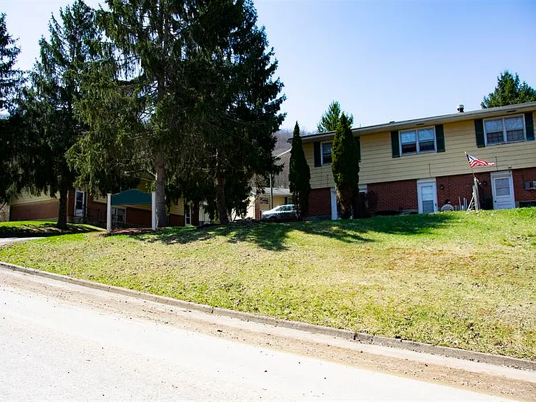 Mountain Ridge Townhouses — Photo 4