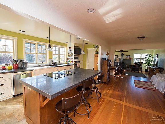 4th image of 2266 NW Dogwood Ln