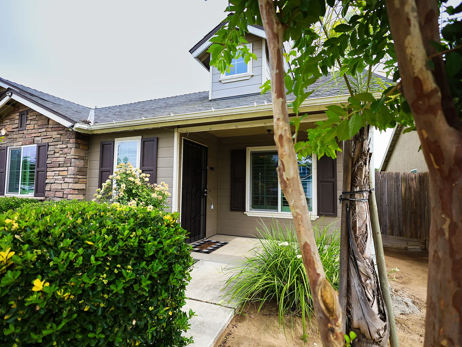 5 bed, 1855 sqft, $2,759 — Photo 4