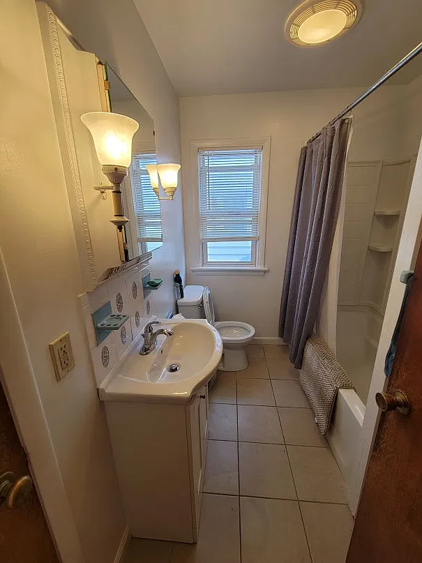 4 bed, 1447 sqft, $2,300 — Photo 4