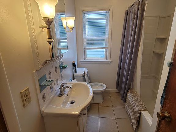 4th image of 98 Westview Ter