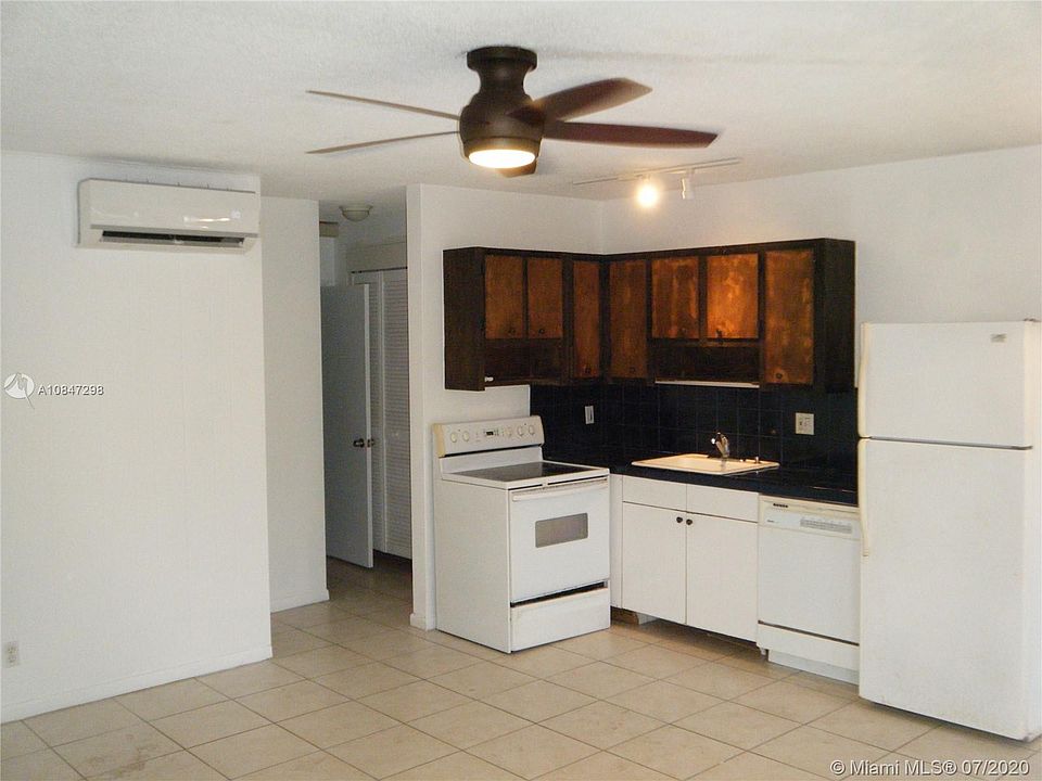 1st image of 2716 NE 30th Pl #103