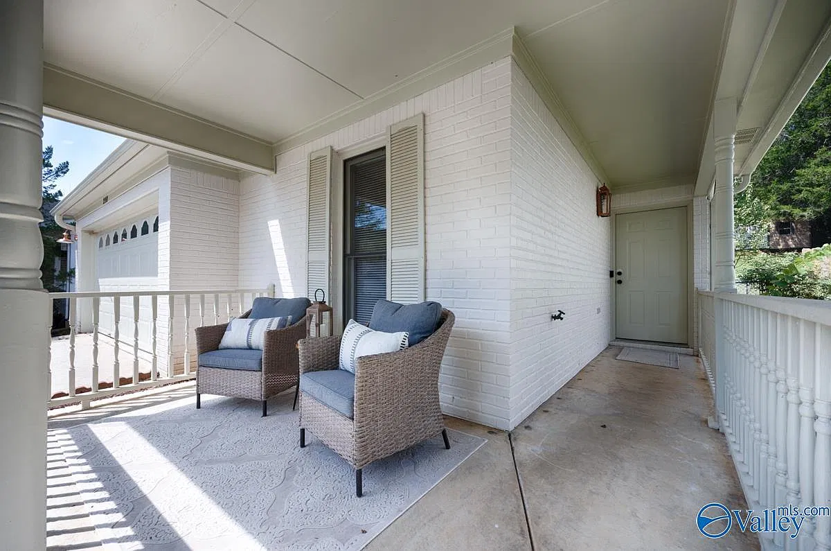 3 bed, 2.0 bath, 1150 sqft, $1,950 — Photo 2