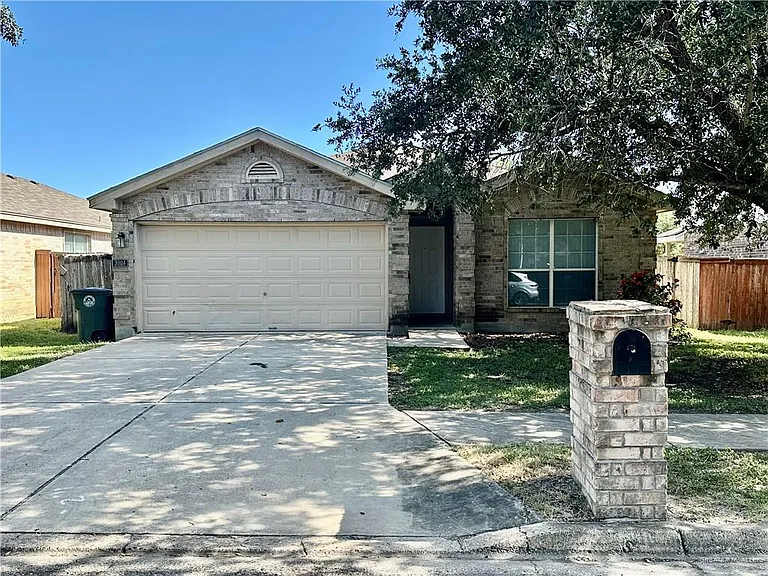 3304 San Fabian St — Photo 2