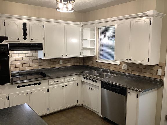 5th image of 1201 Charleston Ct