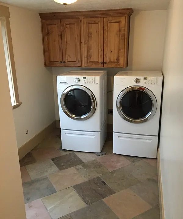 450 S 820 E