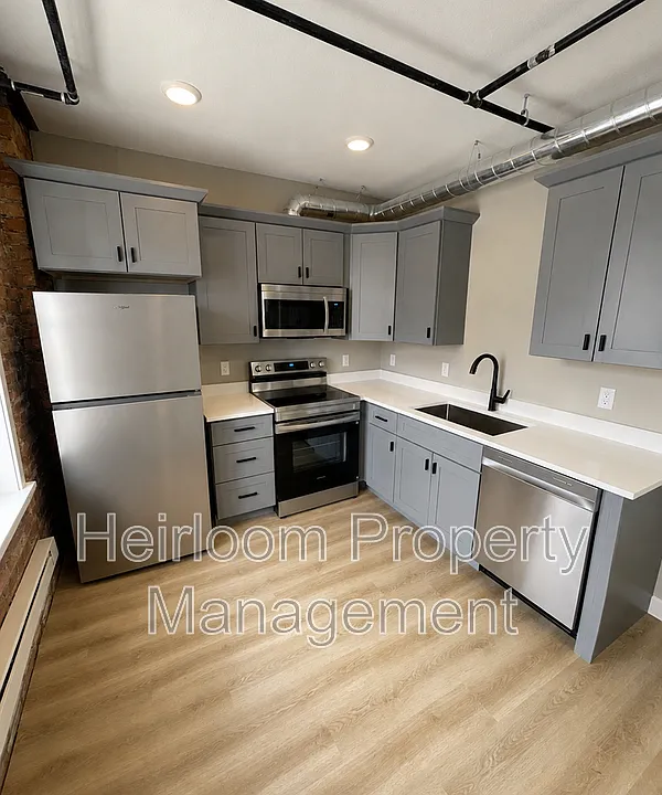 627 E 4th St #204
