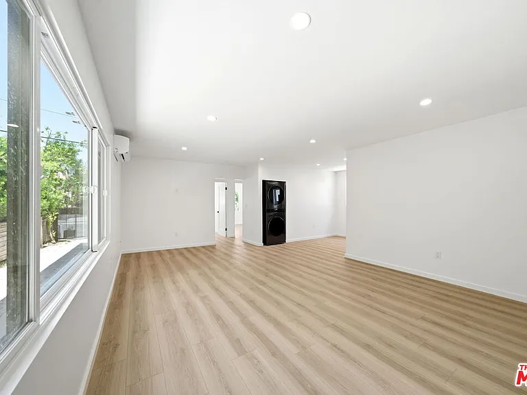 333 6th Ave #B — Photo 4