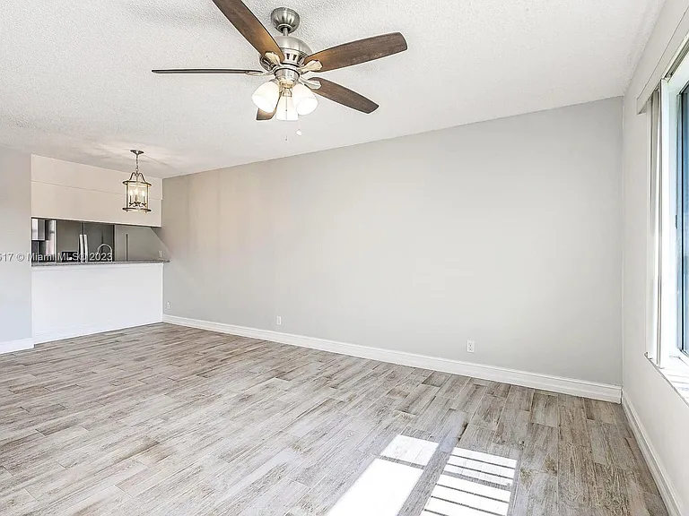 911 Twin Lakes Dr #3-N — Photo 15