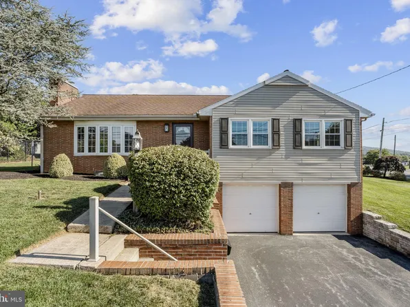 31 Springcrest Dr, Akron, PA 17501