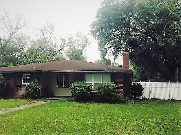 1st image of 3033 Parkwood Dr