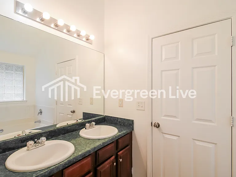 5565 Waverly Park — Photo 13