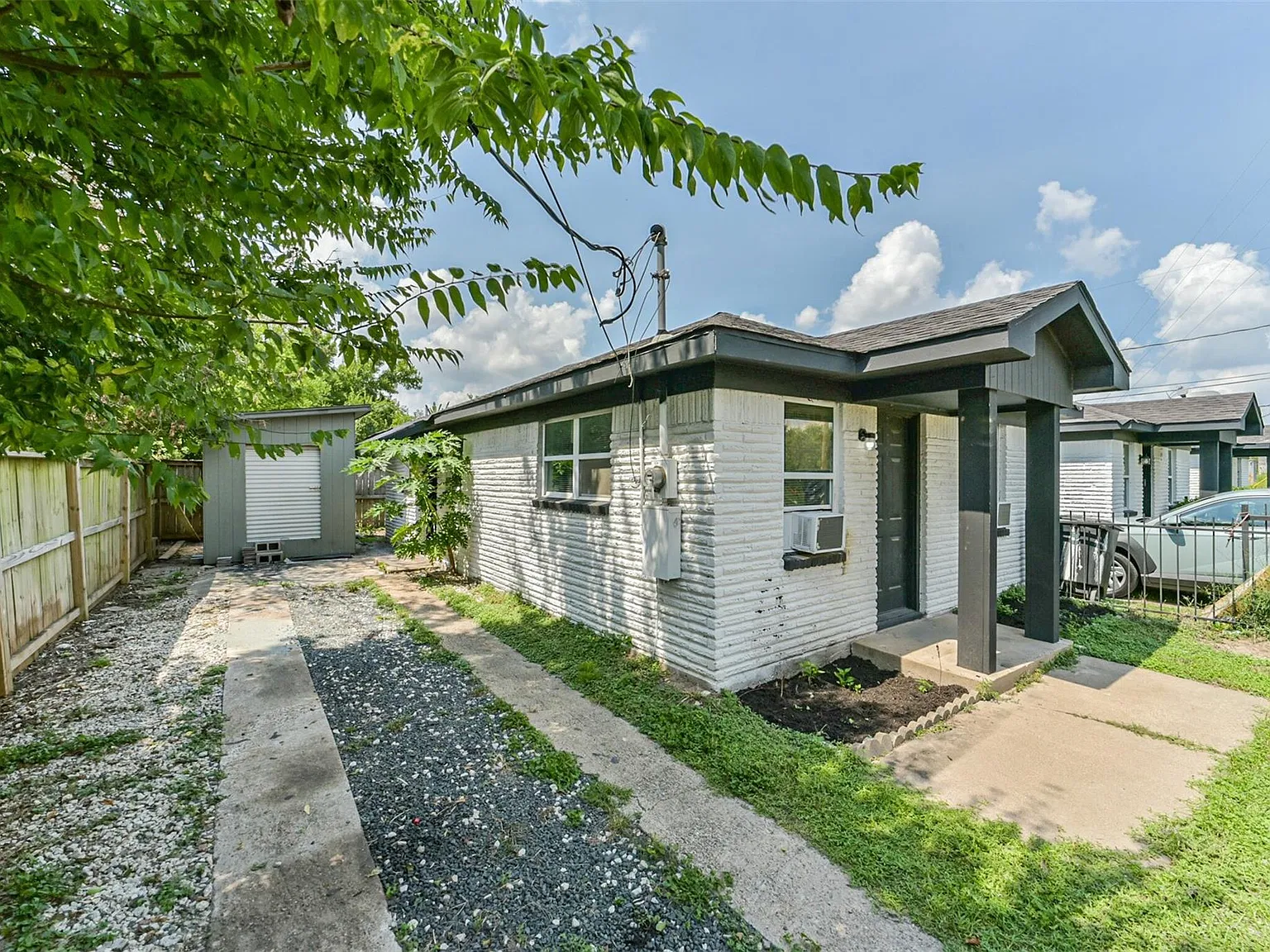 2 bed, 1.0 bath, 720 sqft, $1,000 — Photo 2