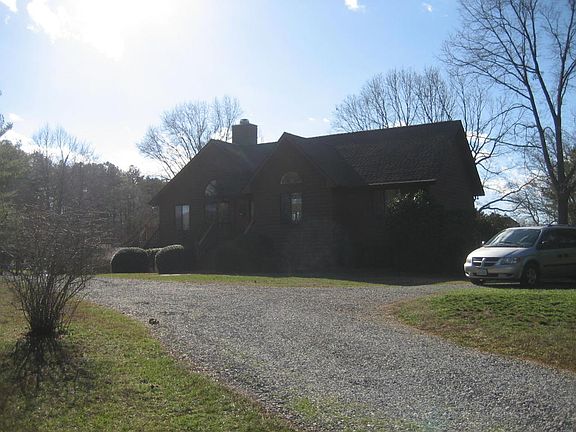 2nd image of 101 Pine Cone Dr