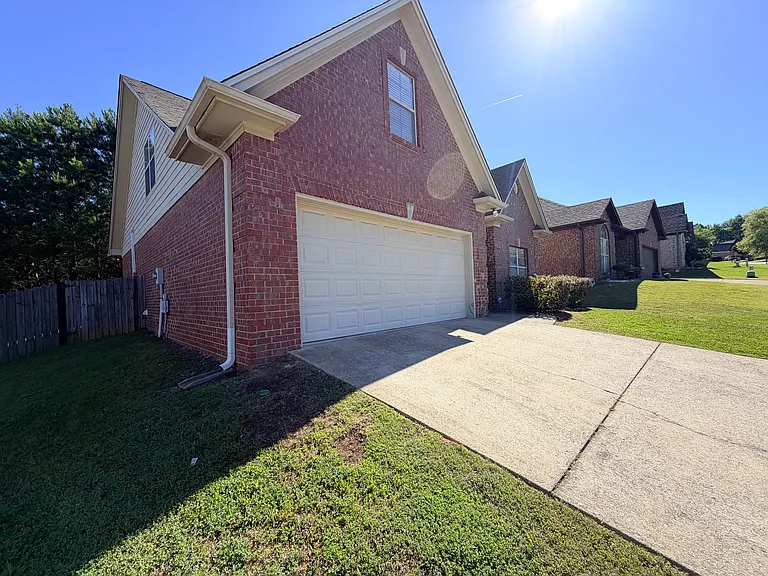 2938 Summit Dr — Photo 8