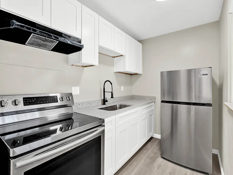 Pierre Manor Apartments — Photo 11