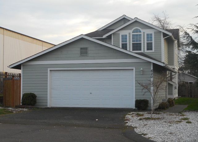 1st image of 620 E 62nd St
