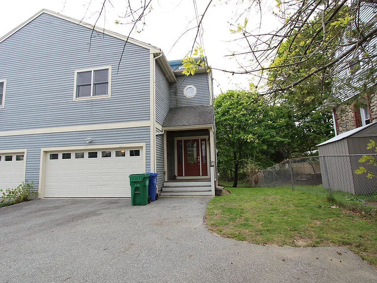 31 Florence St #31 — Photo 53
