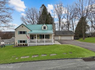13 Beechwood Dr, Honesdale, PA 18431