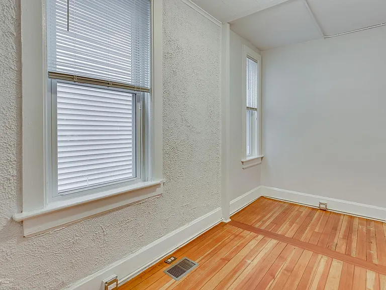 2525 N Wayne Ave #1R — Photo 8