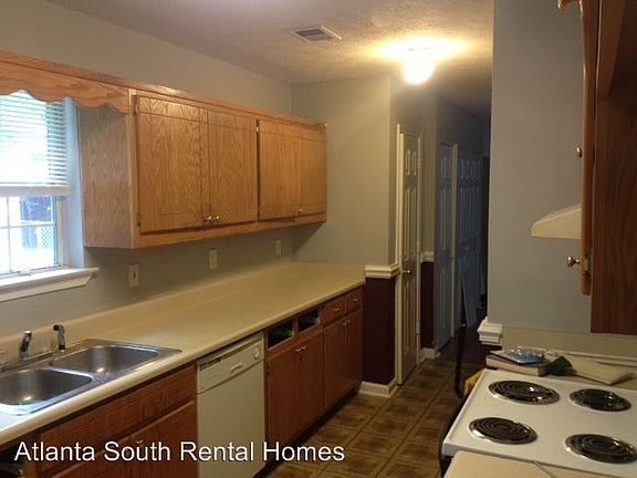 4th image of 95 Lullwater Dr
