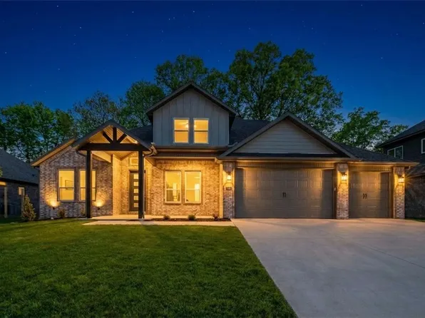 1331 Greyback Ln, Centerton, AR 72719