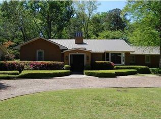 3735 Montrose Cir, Jackson, MS 39216